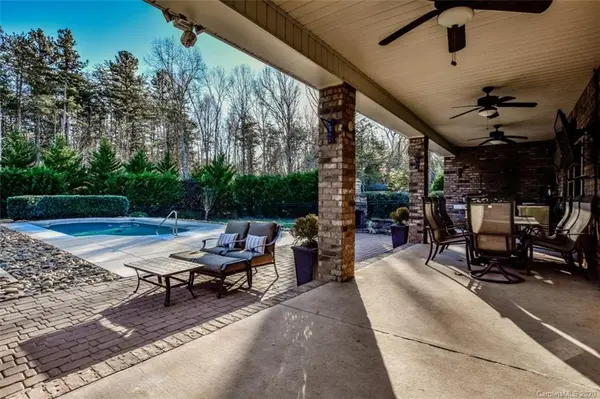 183 Mills Plantation CIR, Troutman, NC 28166