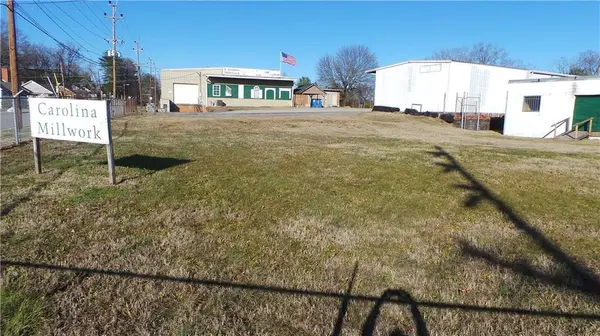 1058 S Center ST, Hickory, NC 28602