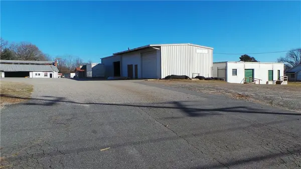 1058 S Center ST, Hickory, NC 28602