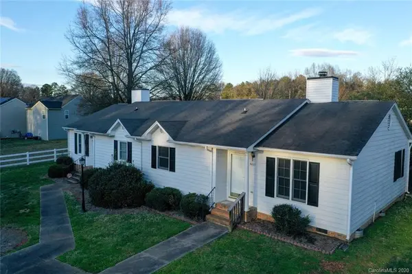 6027 Crape Myrtle LN, Charlotte, NC 28216