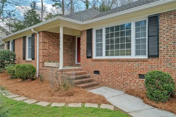 10316 Whitethorn DR, Charlotte, NC 28277