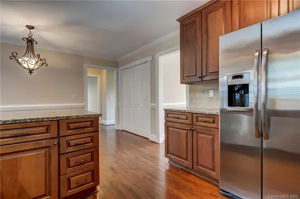8525 Fairview RD, Charlotte, NC 28226