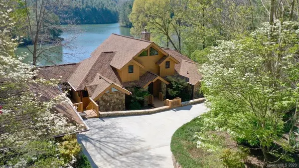 211 Cove TRL, Robbinsville, NC 28771
