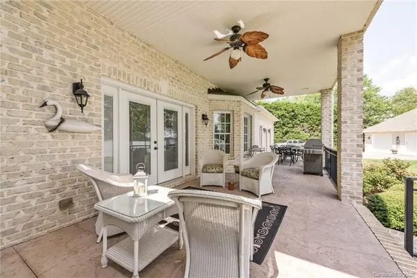948 Lake Vista LN, Taylorsville, NC 28681