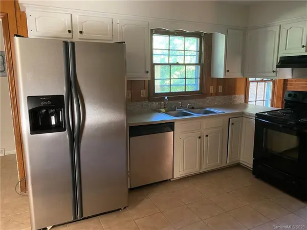 5700 Alanhurst PL, Charlotte, NC 28217
