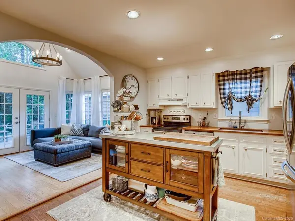 1040 Goshen PL, Charlotte, NC 28211