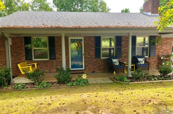 1226 Pine Grove Rd, Morganton, NC 28655