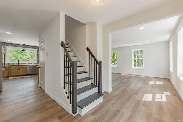 124 E Mill RD, Evansville, IN 47711