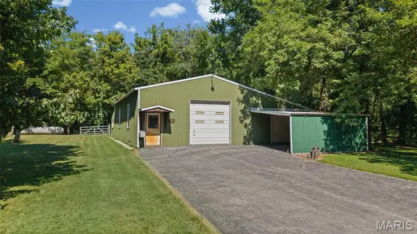 801 & 895 Coal Bank RD, St Louis, MO 63138