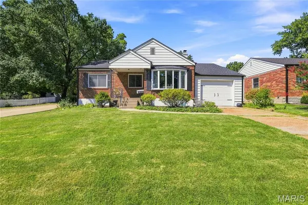 1341 Pinetree LN, St Louis, MO 63119