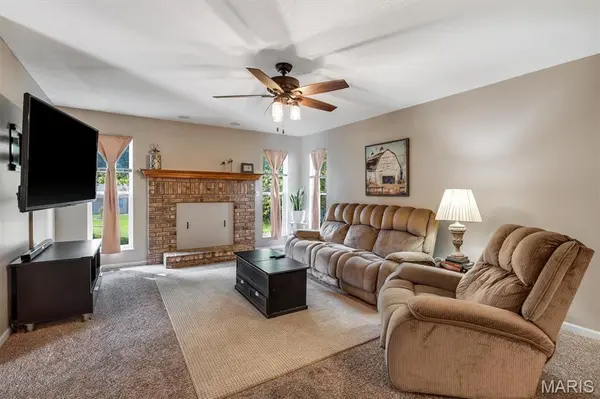 908 Amesbury CT, Belleville, IL 62221