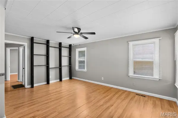 8 Wescott DR, Florissant, MO 63031