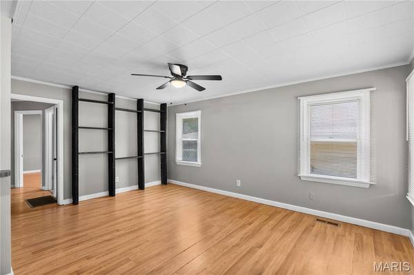 8 Wescott DR, Florissant, MO 63031