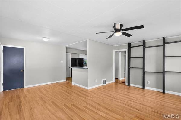8 Wescott DR, Florissant, MO 63031