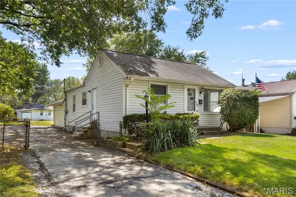 8 Wescott DR, Florissant, MO 63031
