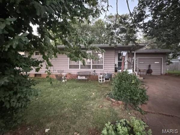 135 Pine ST, Farmington, MO 63640