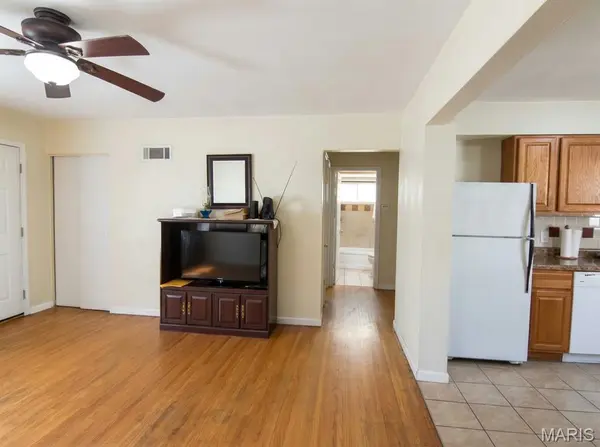 3907 McCausland AVE, St Louis, MO 63109