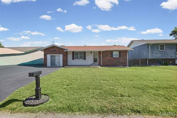 2005 Louise AVE, Cahokia, IL 62206