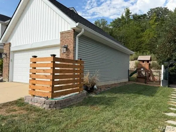 963 San Sebastian DR, Fenton, MO 63026