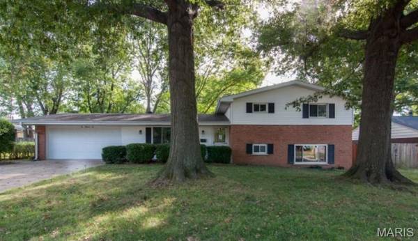 106 Williamsburg DR, Belleville, IL 62221