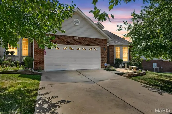 5522 Heather Bluff CT, St Louis, MO 63128