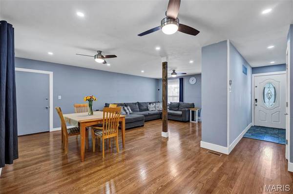1533 Sherman DR, St Charles, MO 63303