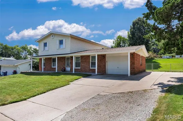 1533 Sherman DR, St Charles, MO 63303