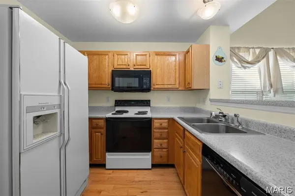 1227 Big Bend Crossing DR, Manchester, MO 63088