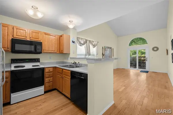 1227 Big Bend Crossing DR, Manchester, MO 63088
