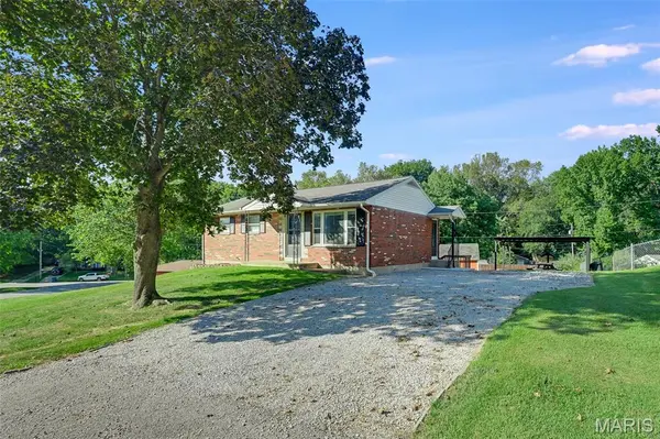 135 Appletree LN, Glen Carbon, IL 62034