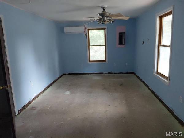 407 E Hickory ST, Nevada, MO 64772