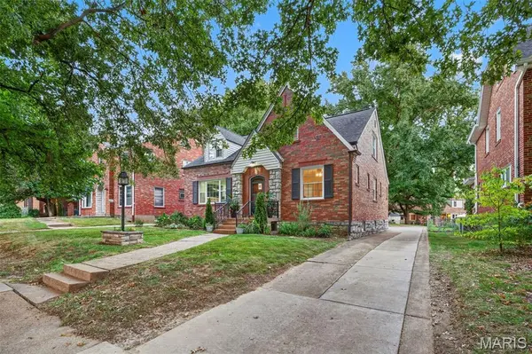 2940 Moniteau DR, St Louis, MO 63121