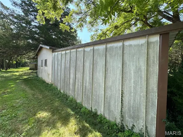 31700 Jules TRL, Warsaw, MO 65355