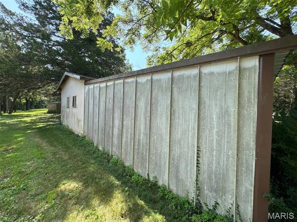 31700 Jules TRL, Warsaw, MO 65355