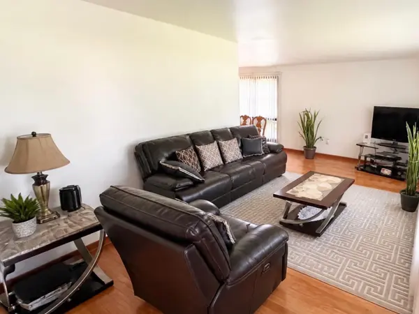 219 E 168th PL E, South Holland, IL 60473
