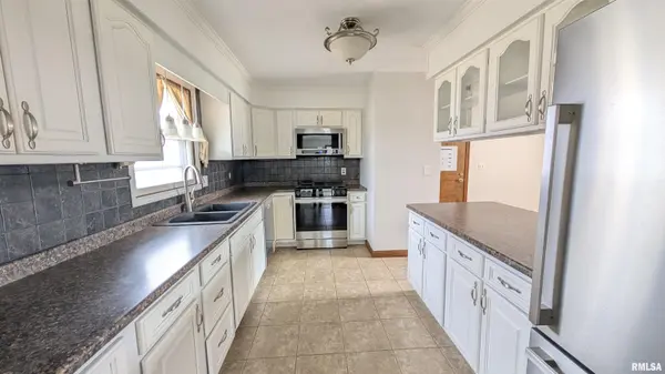 1267 E LOCUST ST, Canton, IL 61520