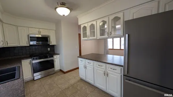 1267 E LOCUST ST, Canton, IL 61520