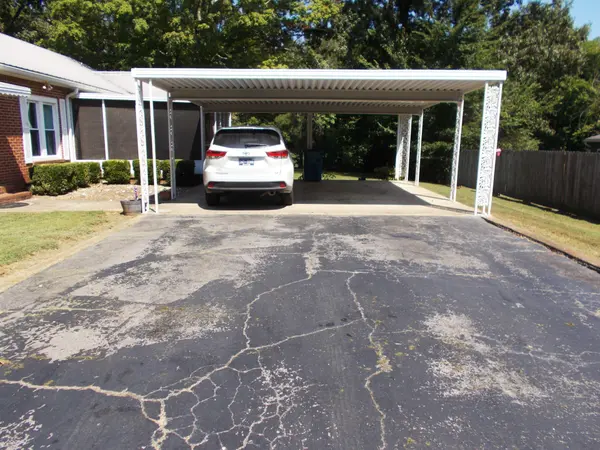 258 Washington Ave, Camden, TN 38320
