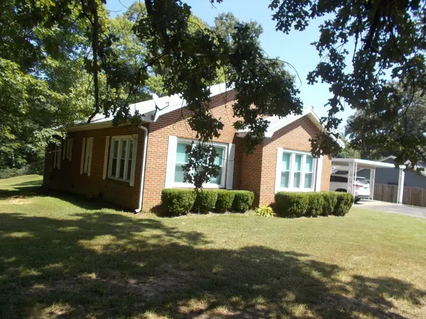 258 Washington Ave, Camden, TN 38320