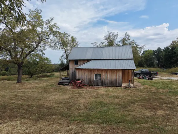 2251 E 360th RD, Louisburg, MO 65685