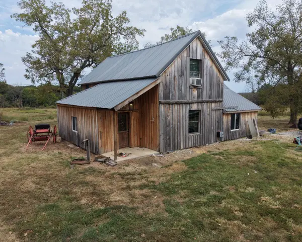 2251 E 360th RD, Louisburg, MO 65685