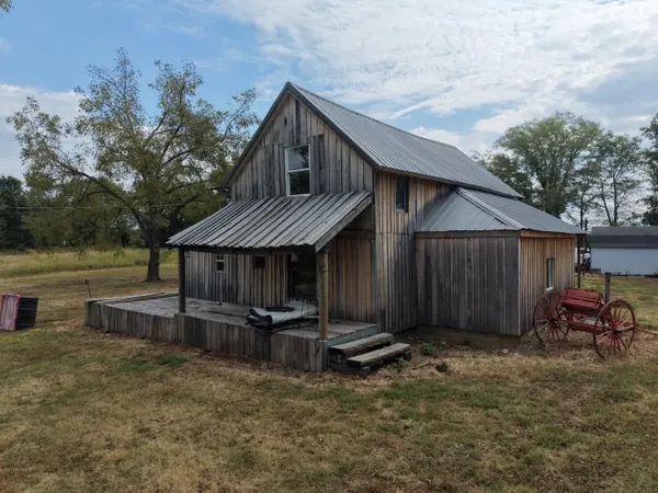 2251 E 360th RD, Louisburg, MO 65685