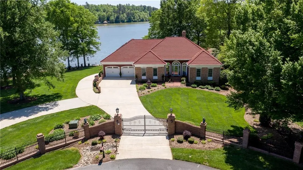 51 Cove Crest DR, Taylorsville, NC 28681