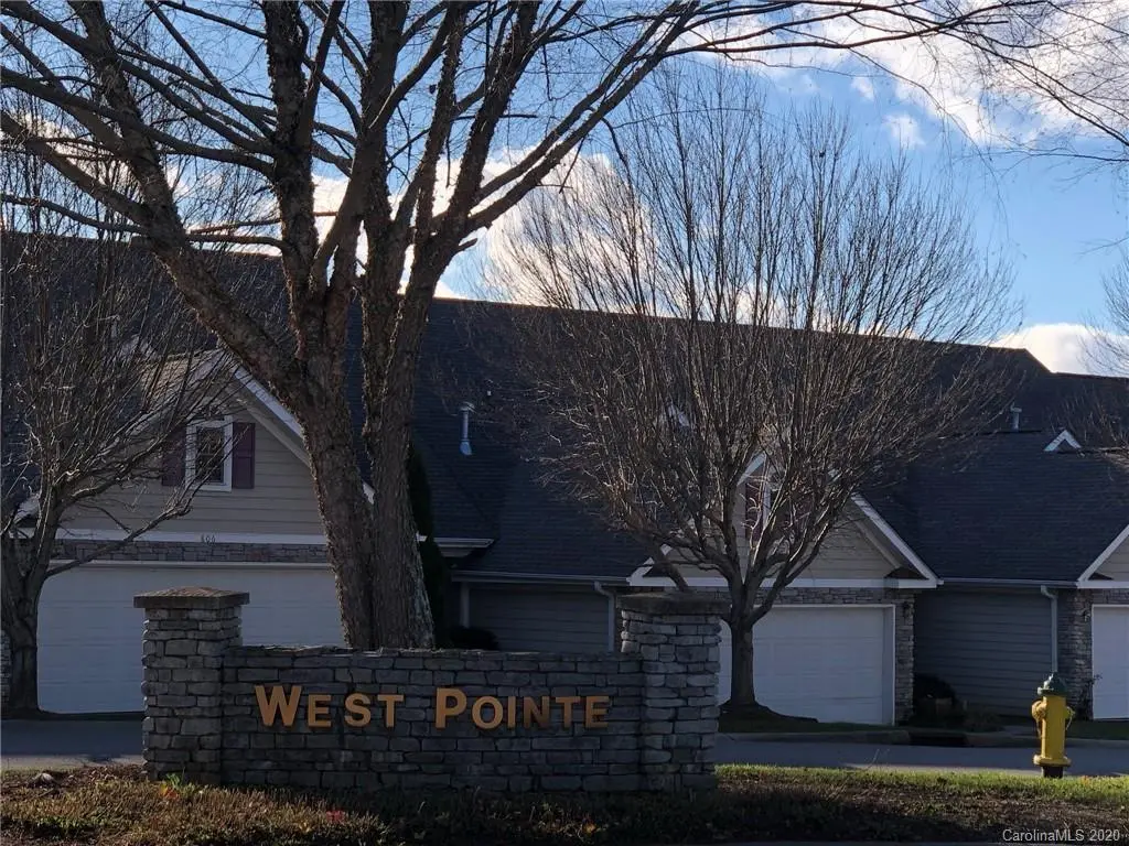 818 West Pointe DR, Asheville, NC 28806