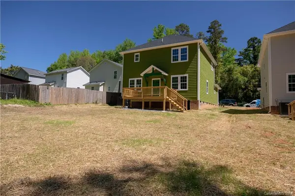 715 Dawn CIR, Charlotte, NC 28213