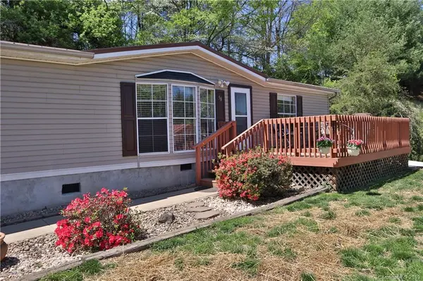 58 Rhodes ST, Clyde, NC 28721