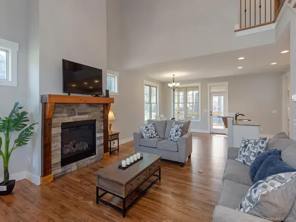 5 Broadmoor DR, Arden, NC 28704