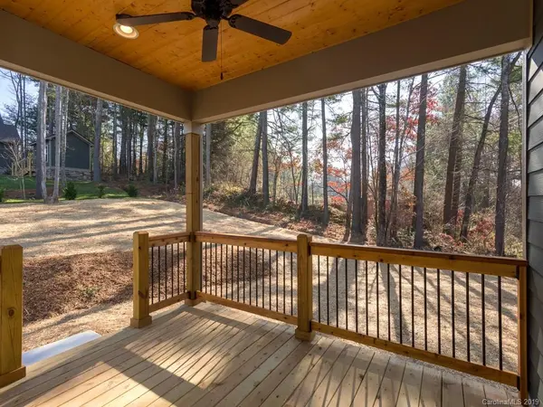 5 Broadmoor DR, Arden, NC 28704