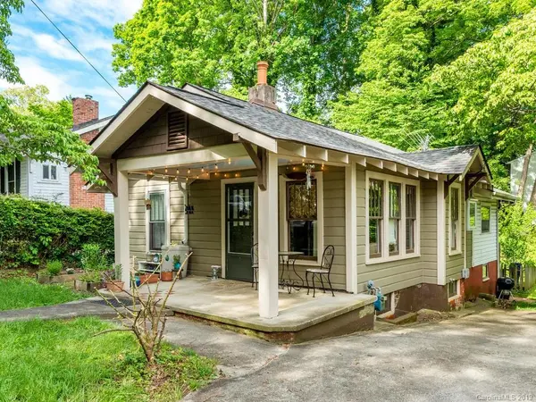 17 Oteen Park PL, Asheville, NC 28805