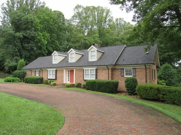 1021 3rd Avenue DR NW, Conover, NC 28613
